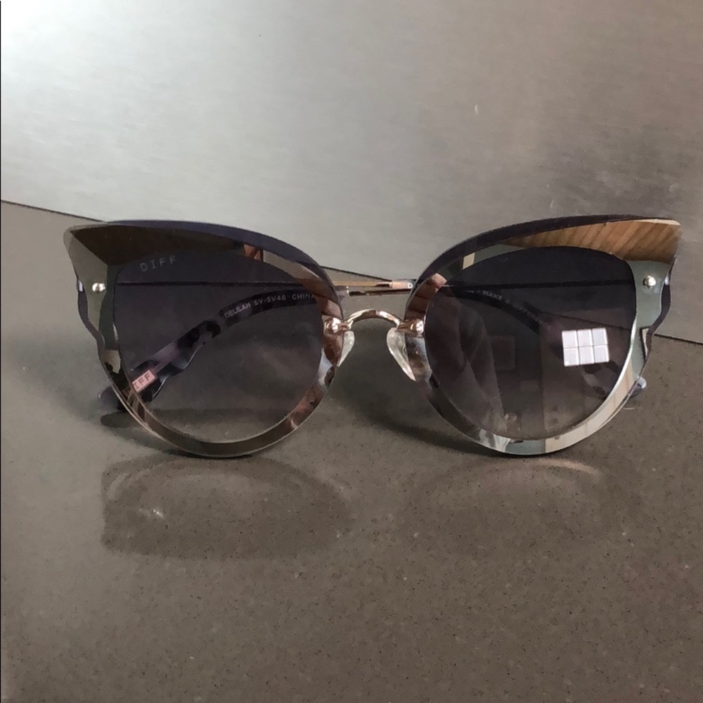 Diff mirror frame sunglasses 🕶